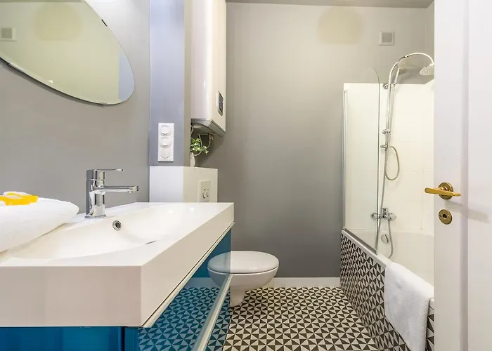 شقة For Rent Center *